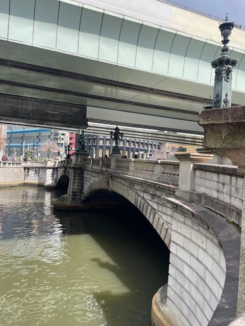 5街道のはじまりに立つのサムネイル画像